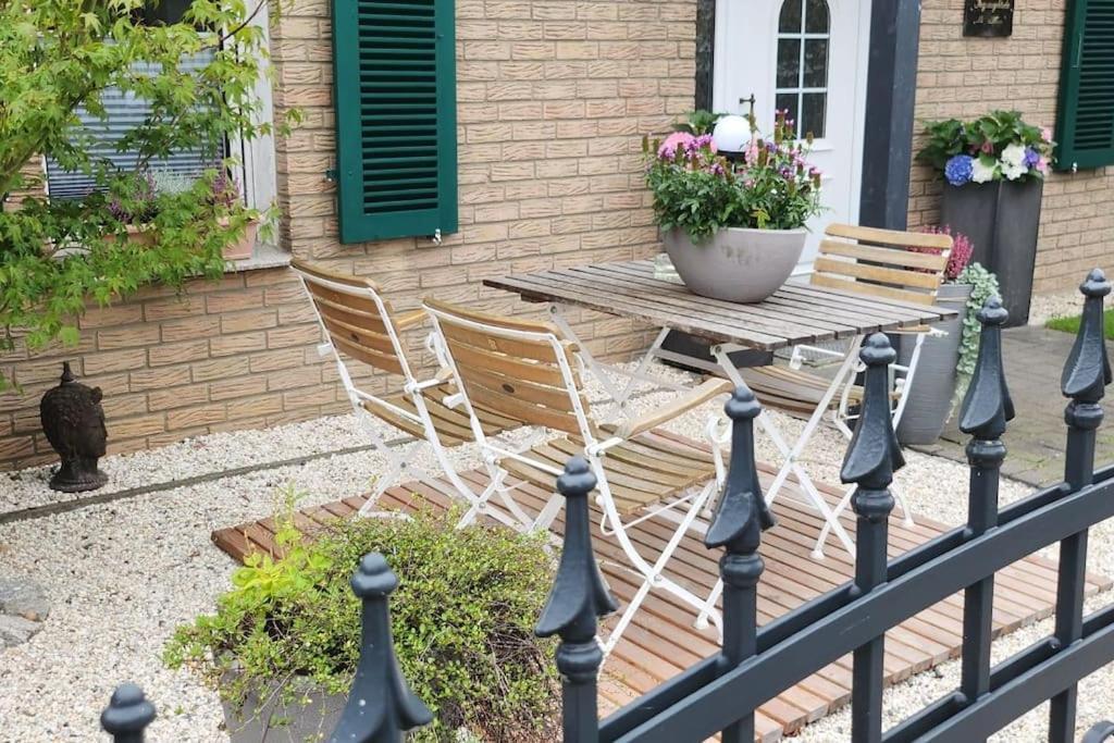 A La Maison Bielefeld City Nah Exterior photo